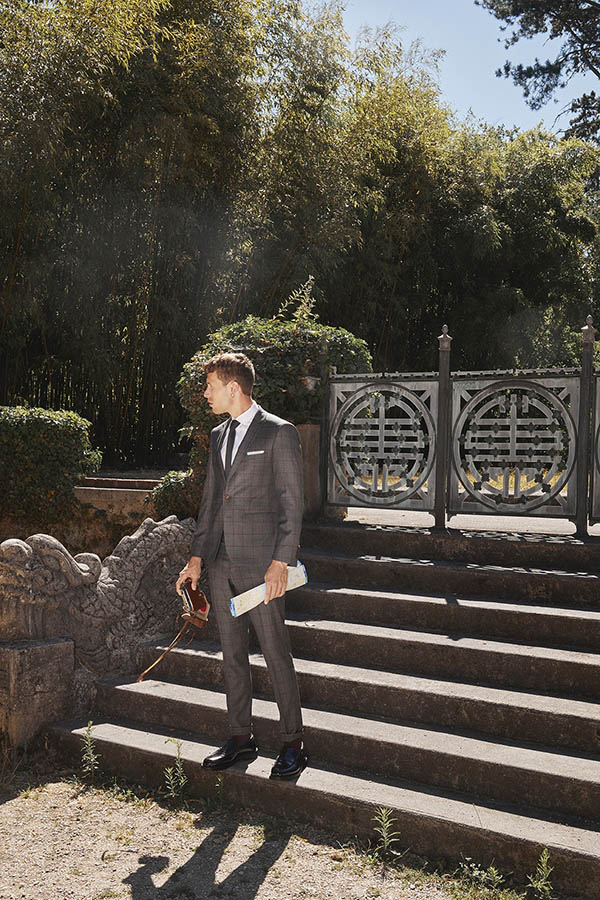 Joan-costume-gris-carreaux-bordeaux3