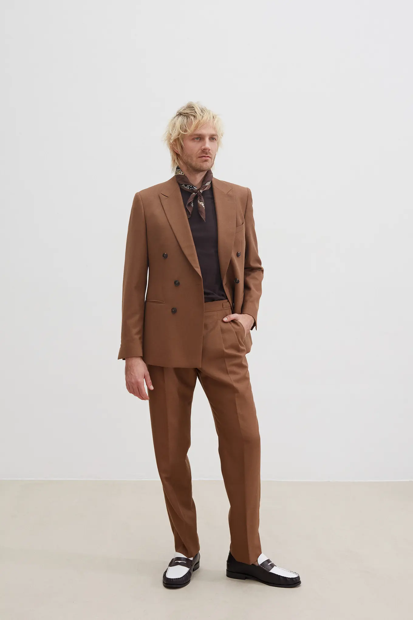 l'apiéceur - robin-costume-sur-mesure-croise-camel2