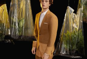 max-costume-jaune-2