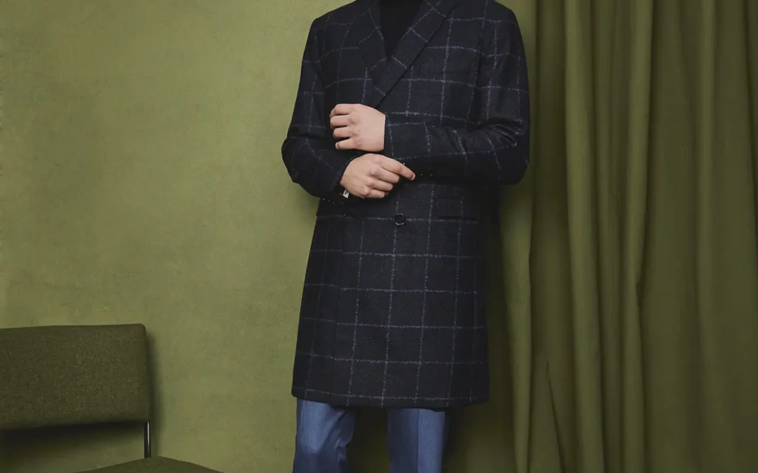 ANDRÉ – Manteau sur mesure croisé en Drap de laine bleu marine à motifs carreaux fenêtre bleu clair