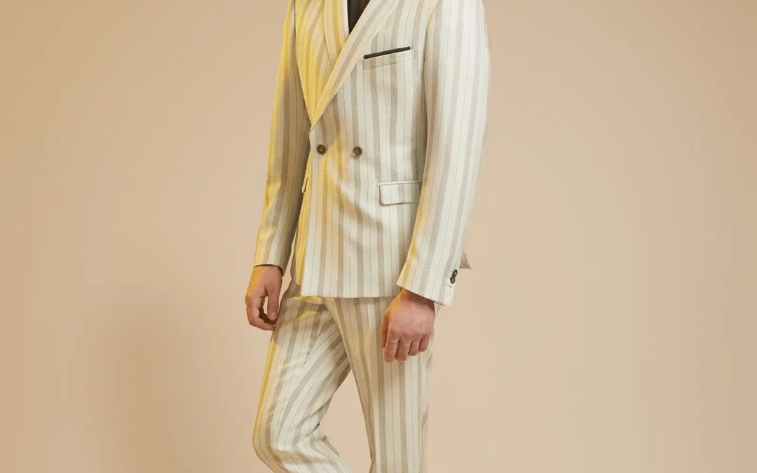 ED – Costume 2 pièces sur mesure en Serge de laine blanc cassé à larges rayures jaunes et grises